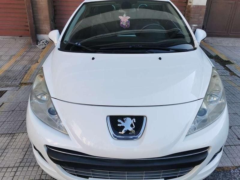 Gebraucht Peugeot 207 CC 111 PS (81 kW) 2011 Weiß Cabrio