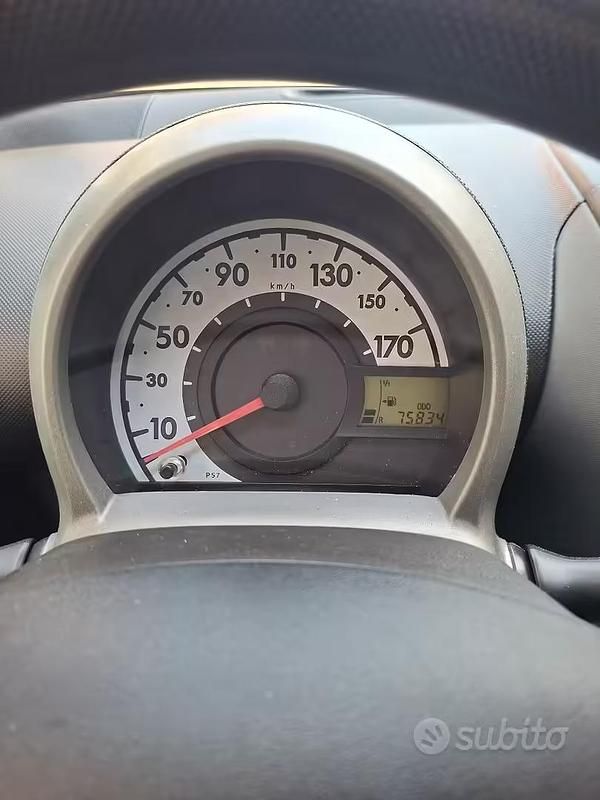 Usata Toyota Aygo 68 CV (50 kW) 2010 Grigio Utilitaria