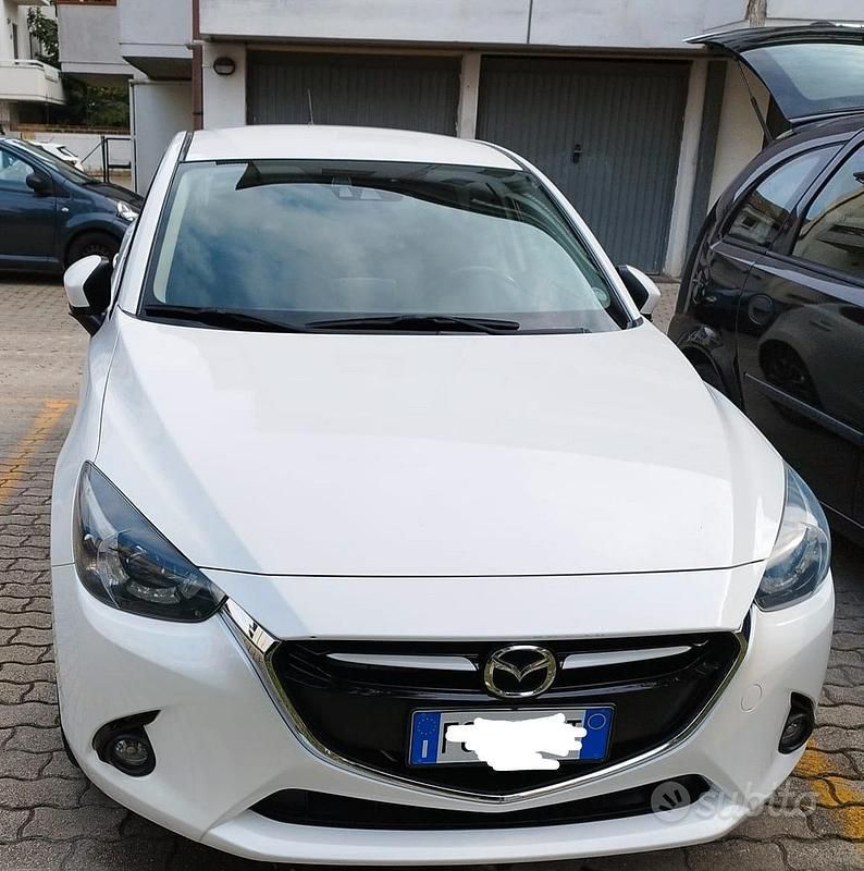 Bianco Usata 2016 Mazda 2 Tre volumi | 10.500 € (Molto cara) - Immagine 1/4