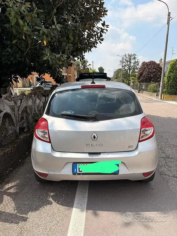Usata Renault Clio 64 CV (47 kW) 2011 Grigio Utilitaria