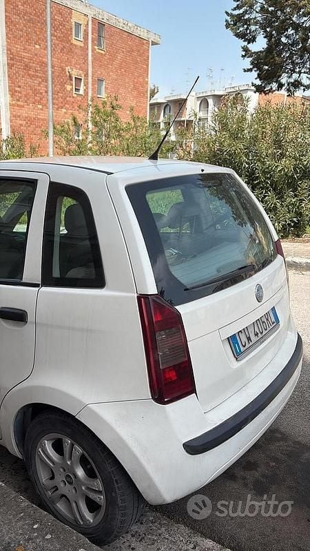 Usata Fiat Idea 69 CV (50 kW) 2005 Bianco Monovolume