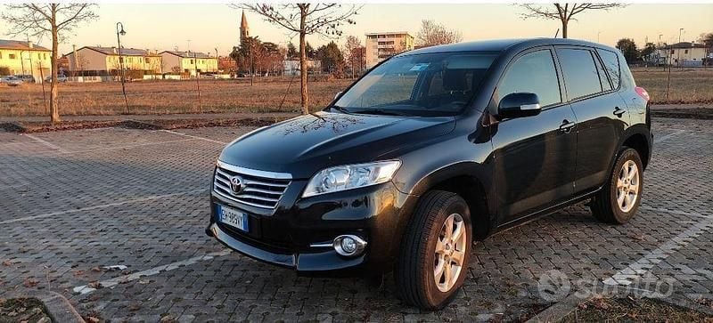 Usata Toyota RAV4 150 CV (110 kW) 2011 Nero Berlina