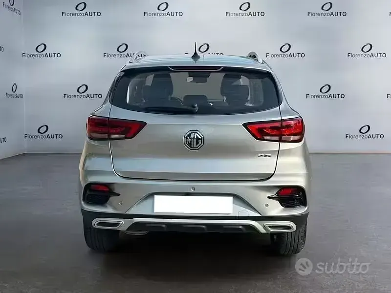 Usata MG ZS Luxury 106 CV (77 kW) 2024 Grigio SUV