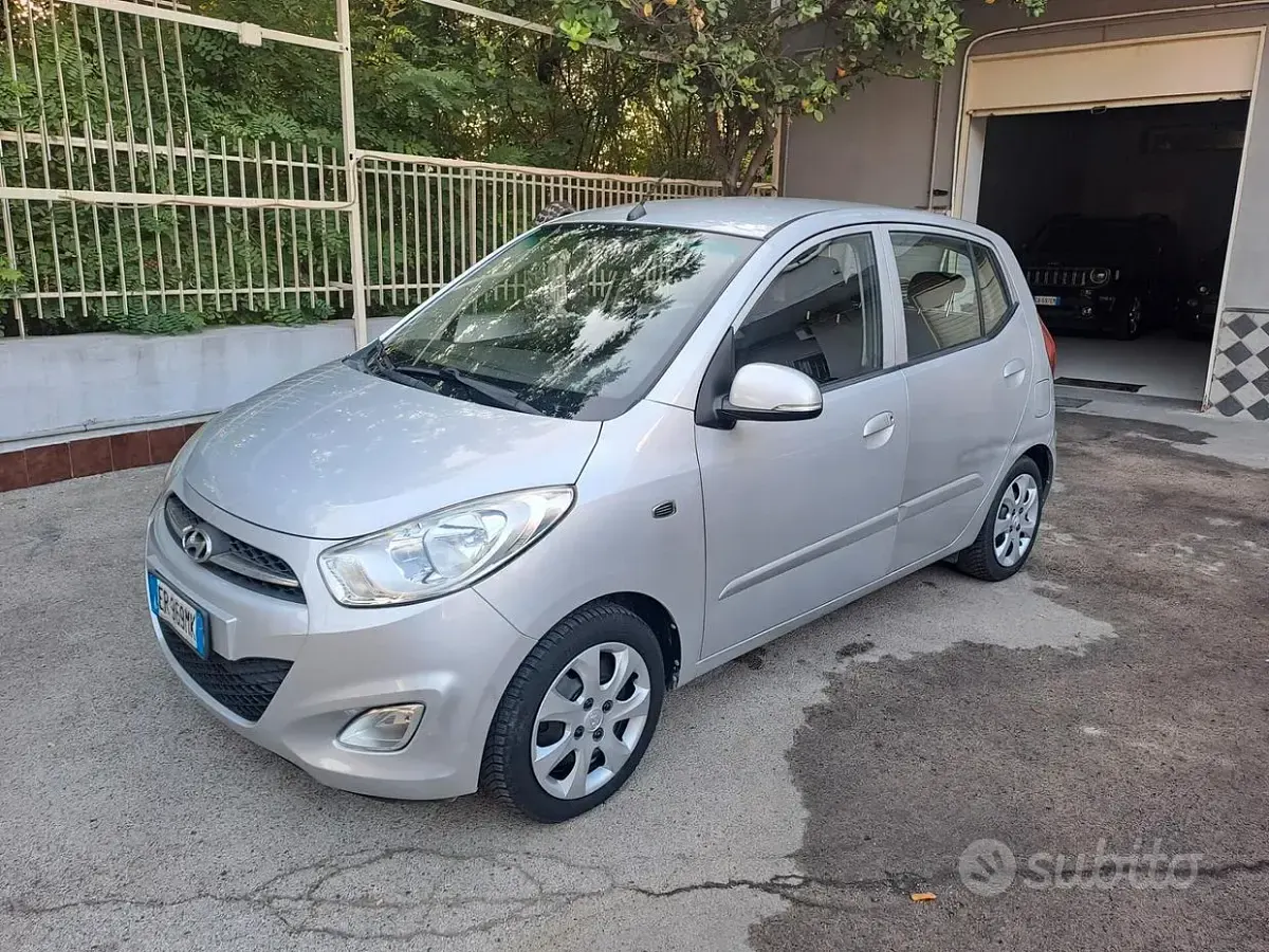 Usata Hyundai i10 Classic 69 CV (50 kW) 2013 Grigio Utilitaria