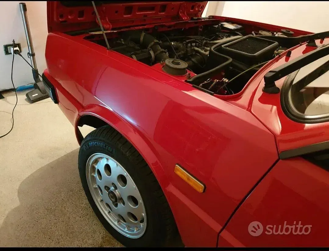 Usata Lancia Delta 140 CV (102 kW) 1991 Rosso Utilitaria