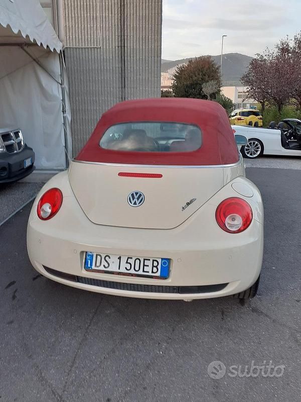 Usata VW Beetle Cabriolet 101 CV (74 kW) 2008 Bianco Cabrio
