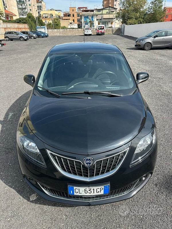 Usata Lancia Ypsilon Gold 69 CV (50 kW) 2022 Nero Utilitaria