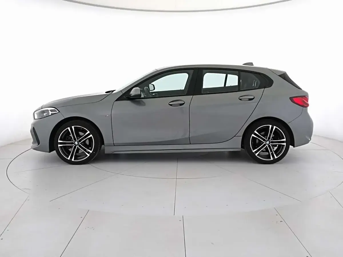 Usata BMW 116 M Sport 116 CV (85 kW) 2024 Skyscraper grey Utilitaria