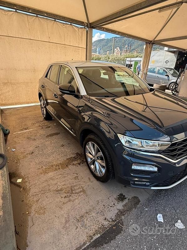 Usata VW T-Roc 116 CV (85 kW) 2019 Blu SUV