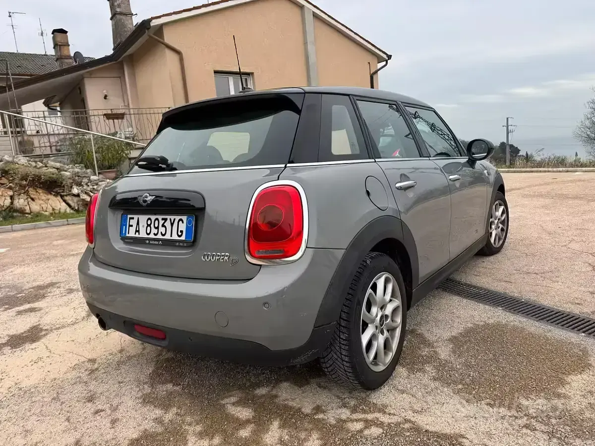 Usata Mini Cooper D Business 116 CV (85 kW) 2015 Utilitaria