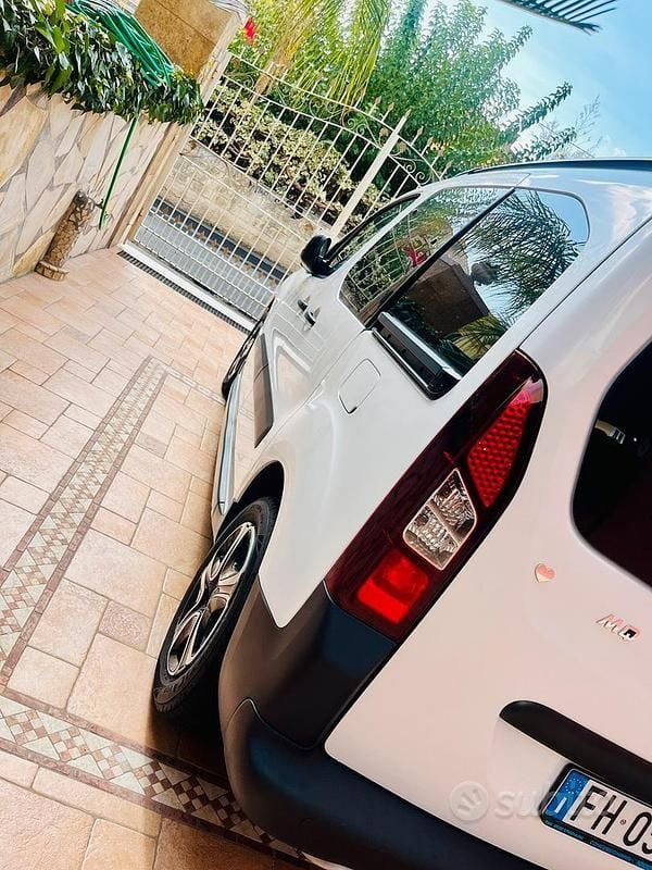 Usata Citroën Berlingo 99 CV (72 kW) 2017 Bianco Monovolume
