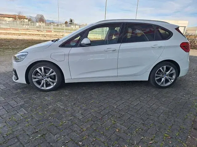Usata BMW 225 Active Tourer iPerformance 136 CV (100 kW) 2021 Bianco Monovolume
