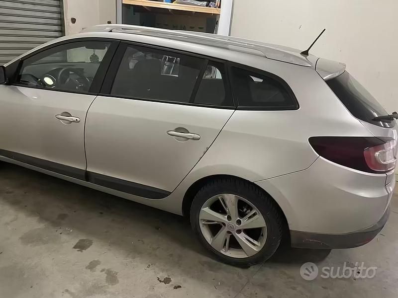 Usata Renault Mégane GrandTour 100 CV (73 kW) 2010 Grigio Station wagon