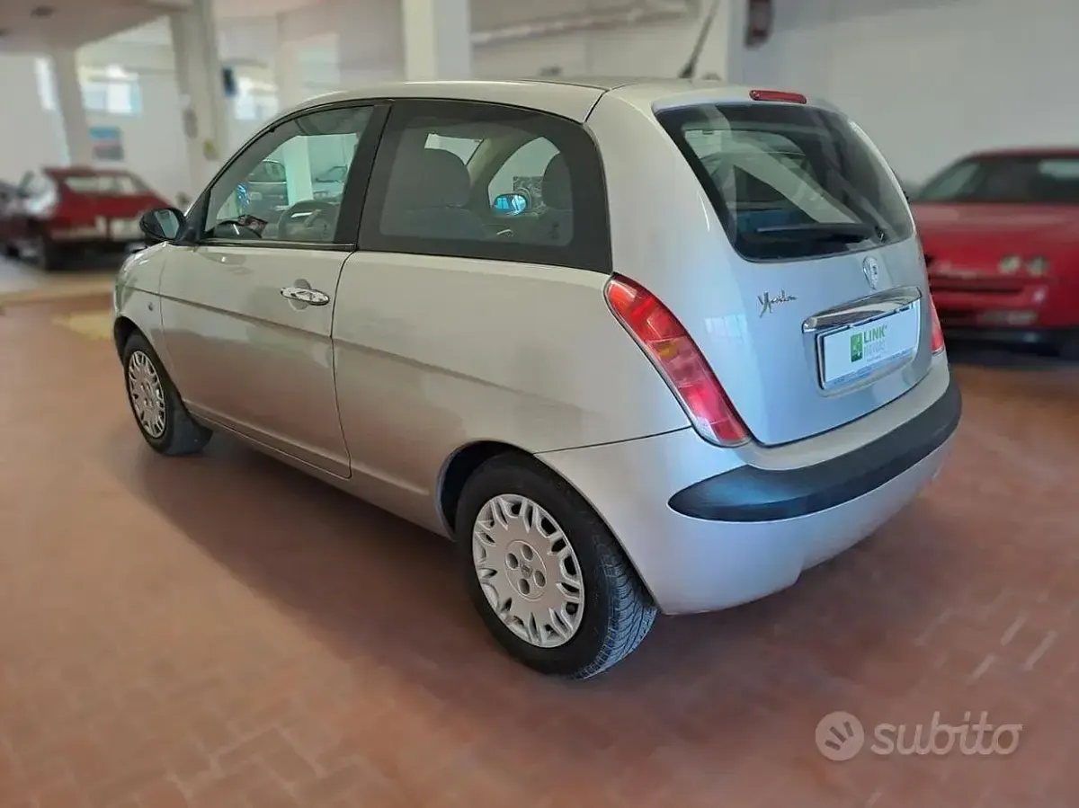 Usata Lancia Ypsilon 60 CV (44 kW) 2004 Grigio Utilitaria