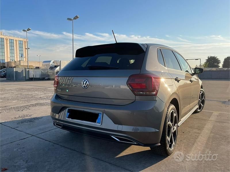 Usata VW Polo Sportline 95 CV (69 kW) 2020 Grigio Berlina