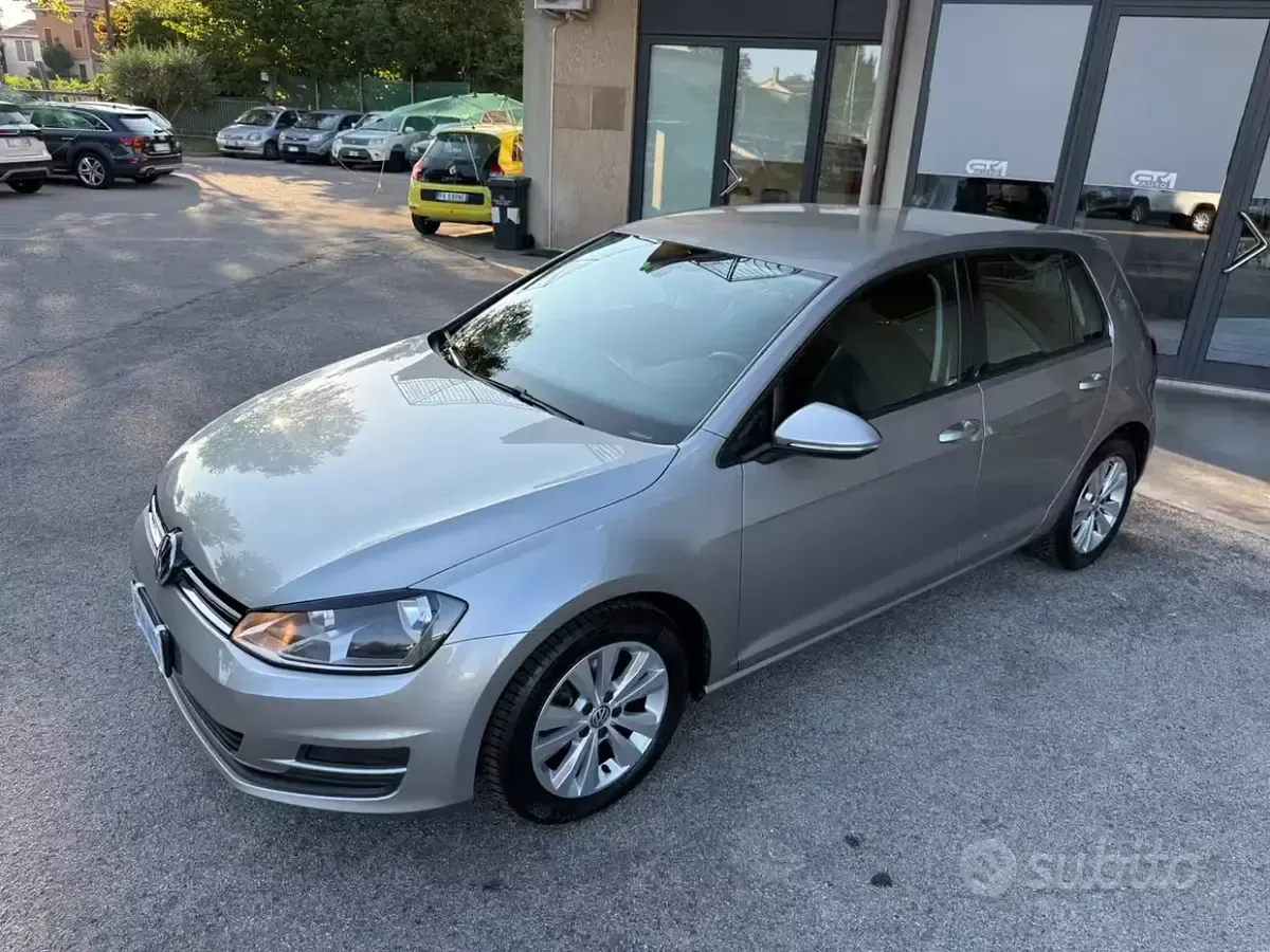 Usata VW Golf VII Trendline 105 CV (77 kW) 2013 Grigio Berlina