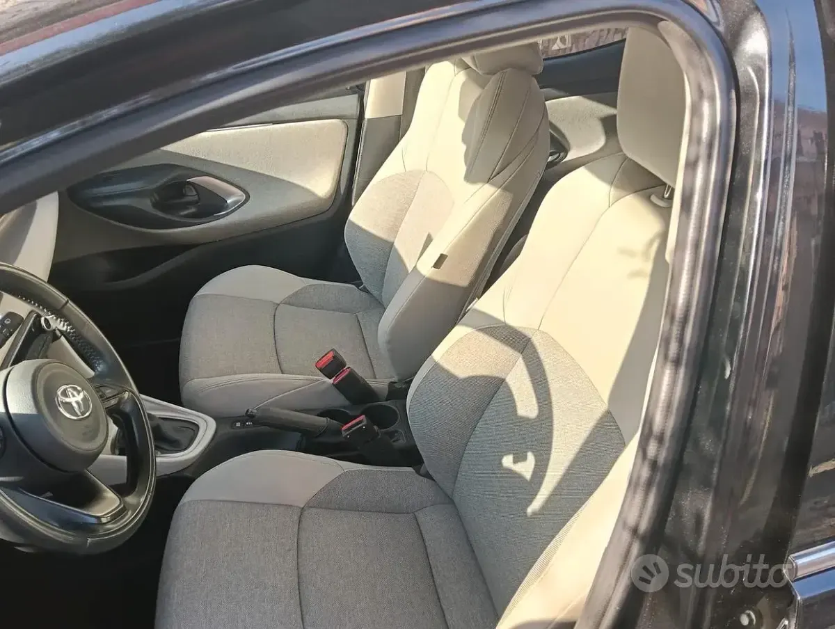 Usata Toyota Yaris Sport 92 CV (67 kW) 2022 Nero Utilitaria