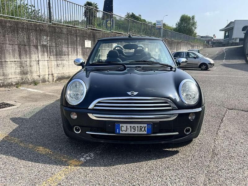 Usata Mini One Cabriolet 90 CV (66 kW) 2004 Nero metallizzato Cabrio