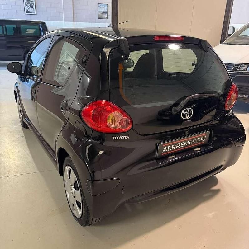 Usata Toyota Aygo Sol 68 CV (50 kW) 2007 Grigio Utilitaria
