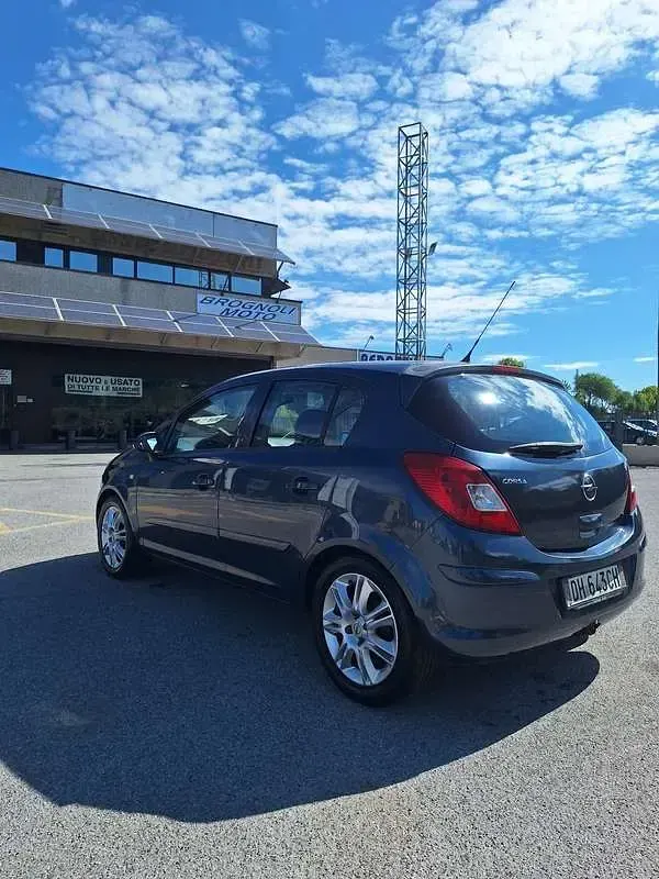Usata Opel Corsa Sport 109 CV (80 kW) 1996 Utilitaria