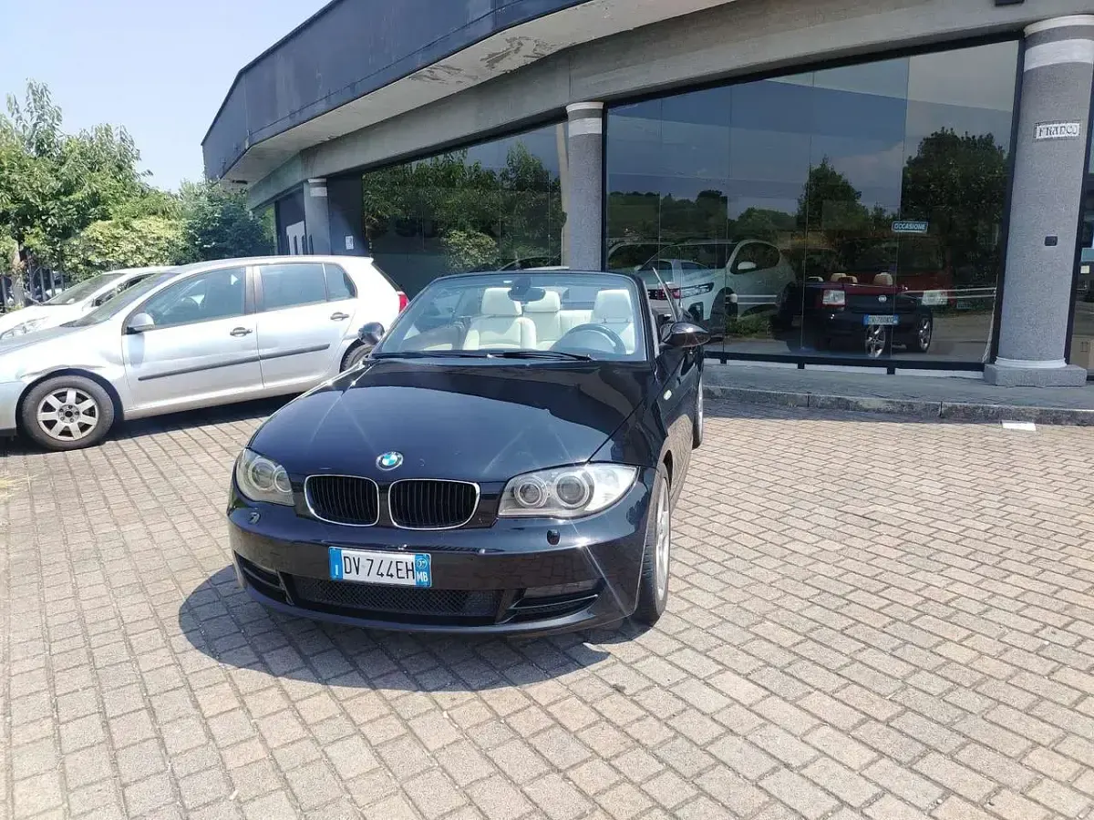 Usata BMW 120 Cabriolet 170 CV (125 kW) 2009 Nero Cabrio