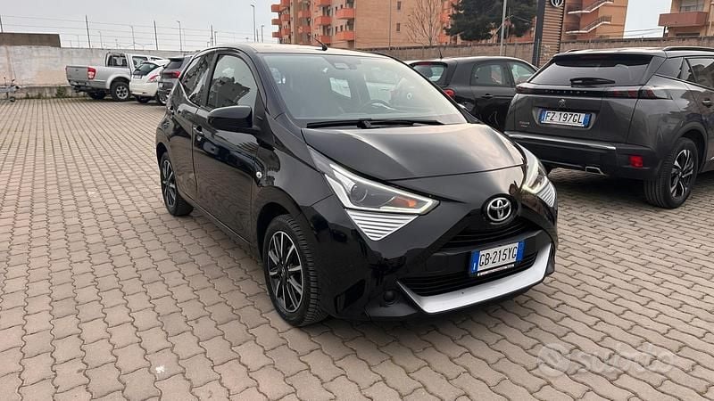 Usata Toyota Aygo Connect Style 72 CV (52 kW) 2020 Nero Utilitaria