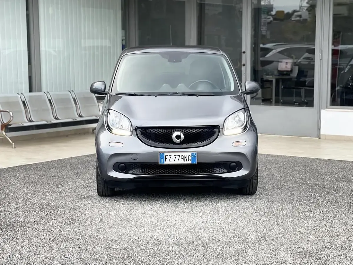 Usata Smart ForFour 90 CV (66 kW) 2017 Grigio Utilitaria