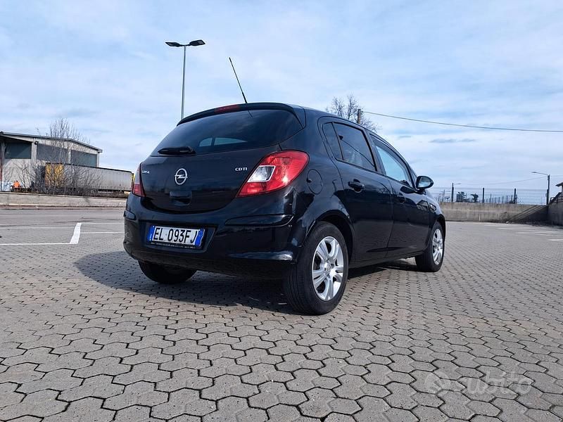 Usata Opel Corsa 75 CV (55 kW) 2011 Nero Utilitaria