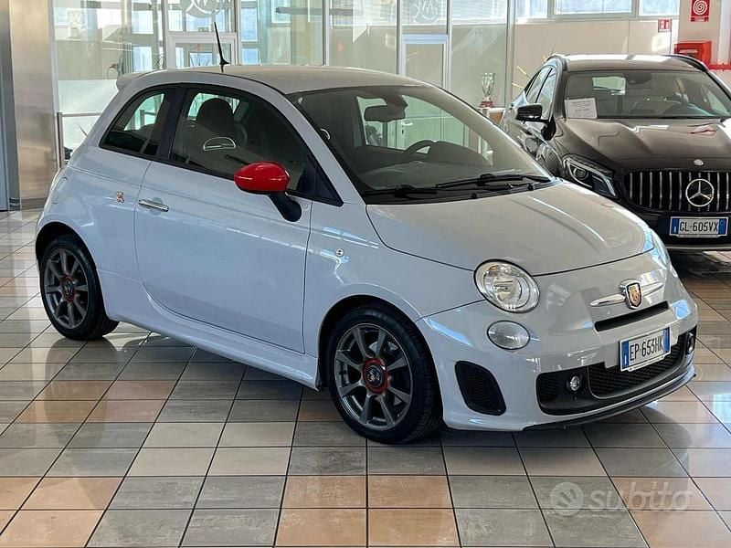 Usata Abarth 500 135 CV (99 kW) 2013 Grigio campovolo Utilitaria