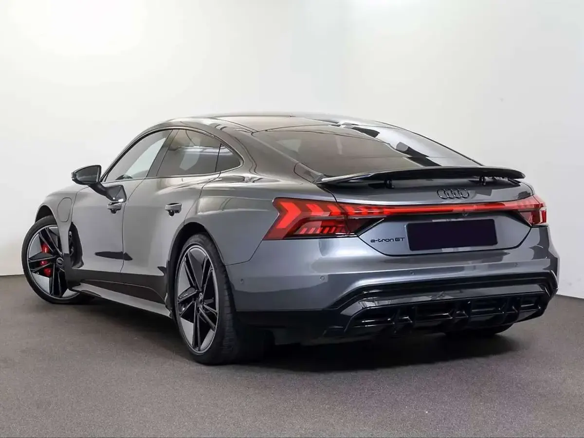 Usata Audi e-tron GT quattro Ambiente 350 kW (476 CV) 2023 Grigio Berlina