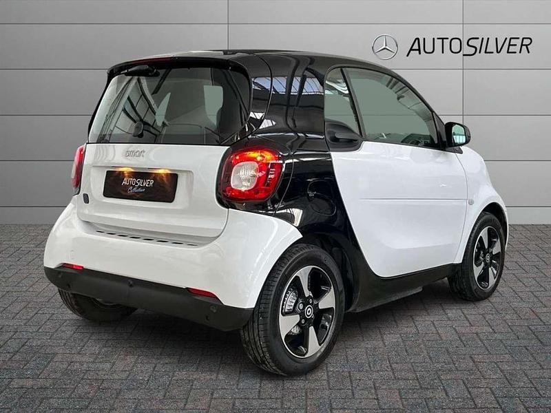 Usata Smart ForTwo Coupé Passion 41 kW (56 CV) 2022 Bianco Utilitaria