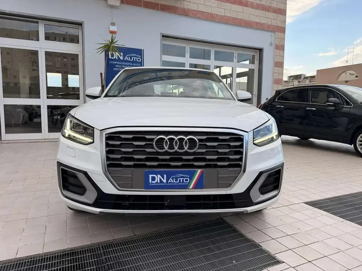 Usata Audi Q2 Business 116 CV (85 kW) 2017 Bianco SUV