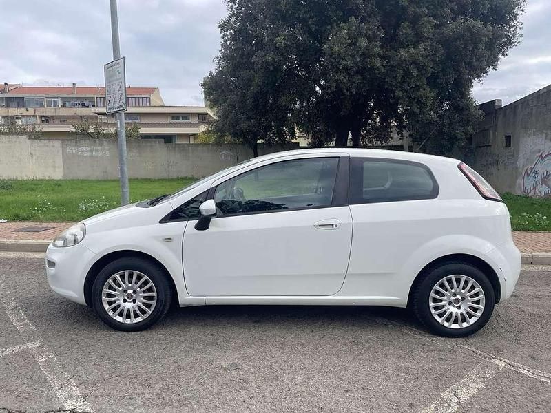Usata Fiat Punto Easy 69 CV (50 kW) 2013 Berlina