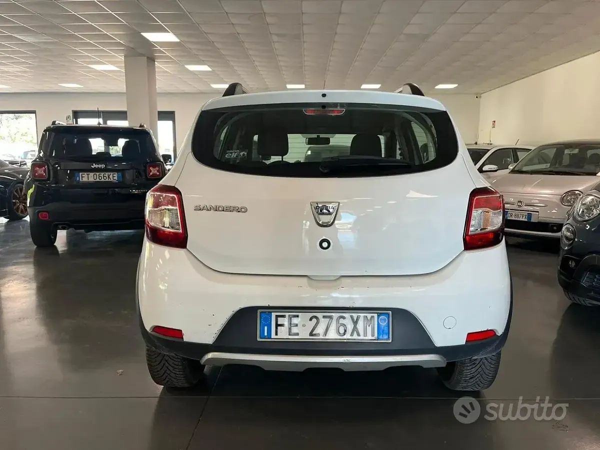 Usado Dacia Sandero Ambiance 90 CV (66 kW) 2016 Blanco Berlina