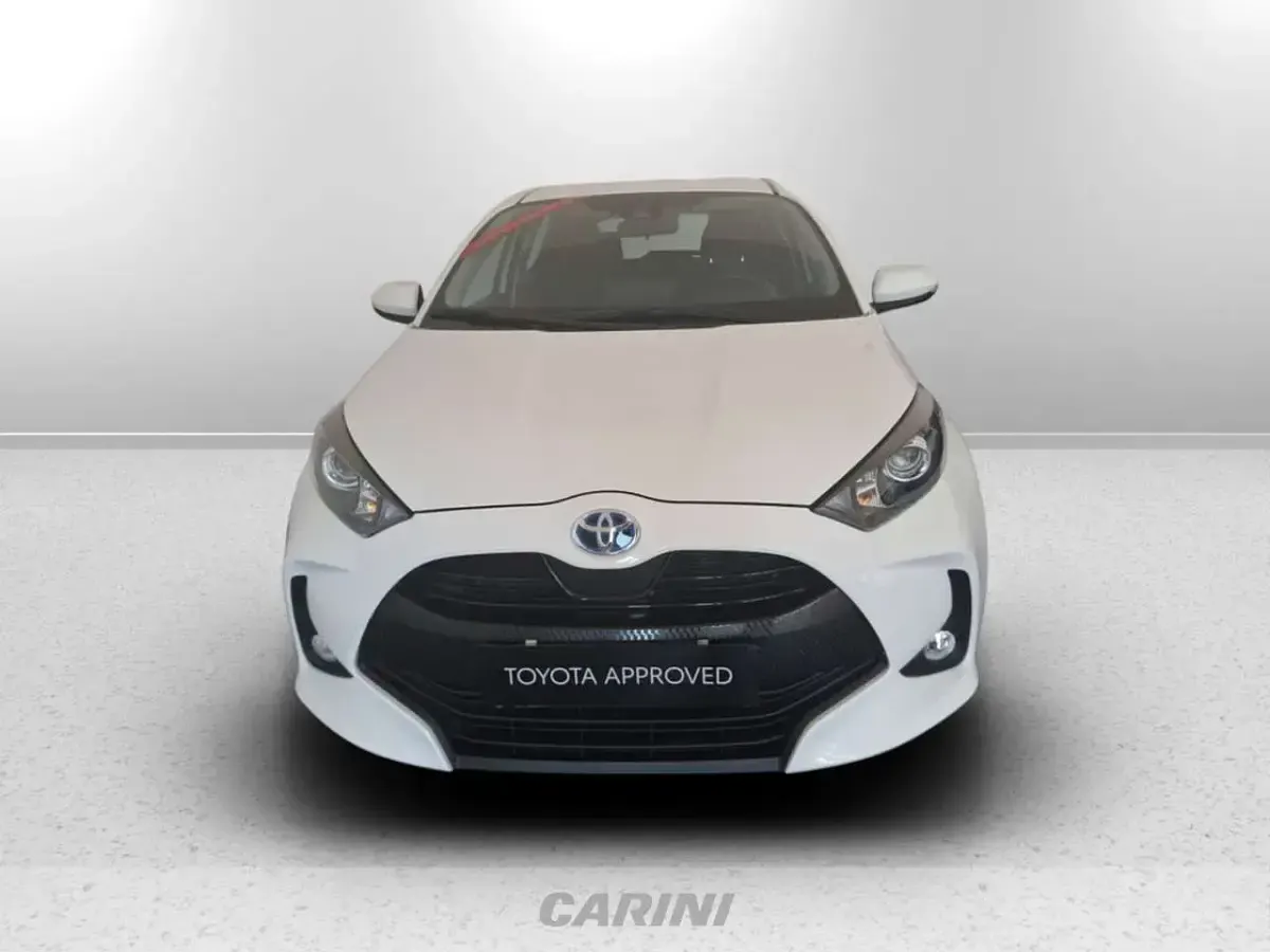 Usata Toyota Yaris Hybrid Active 116 CV (85 kW) 2022 Bianco Berlina