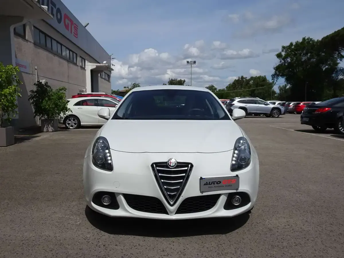 Usata Alfa Romeo Giulietta Distinctive 105 CV (77 kW) 2014 Bianco Utilitaria