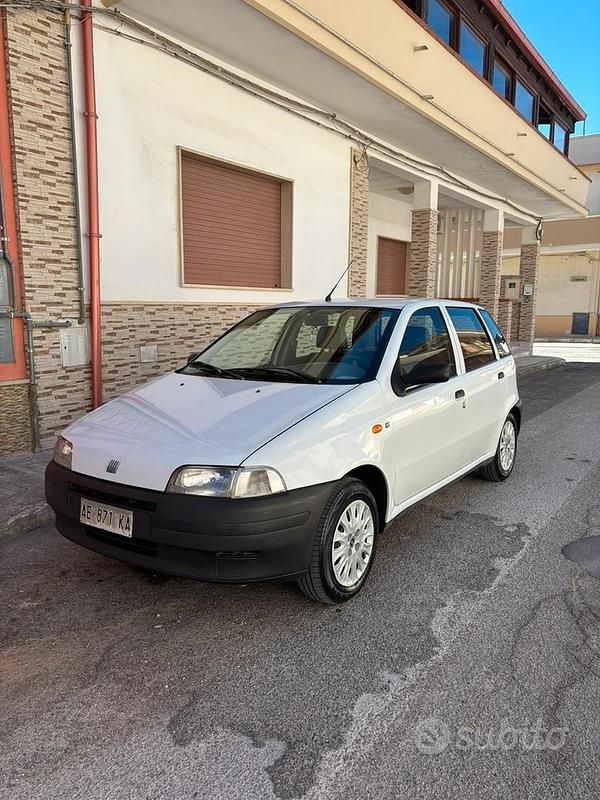 Usata Fiat Punto 54 CV (39 kW) 1995 Bianco Utilitaria