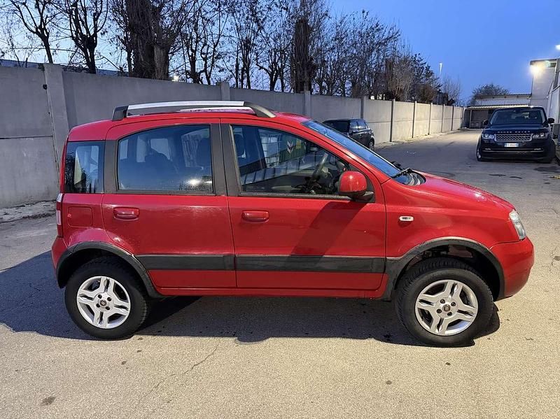 Usata Fiat Panda 4x4 Climbing 75 CV (55 kW) 2012 Rosso Utilitaria