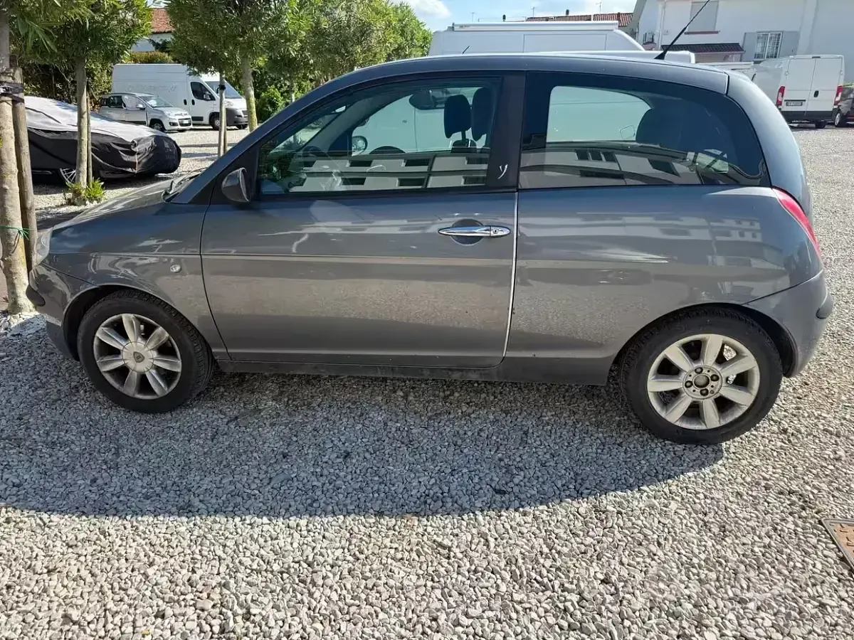 Usata Lancia Ypsilon 60 CV (44 kW) 2005 Grigio Utilitaria