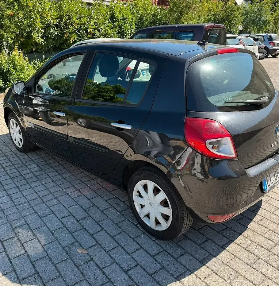 Usata Renault Clio 75 CV (55 kW) 2011 Nero Utilitaria