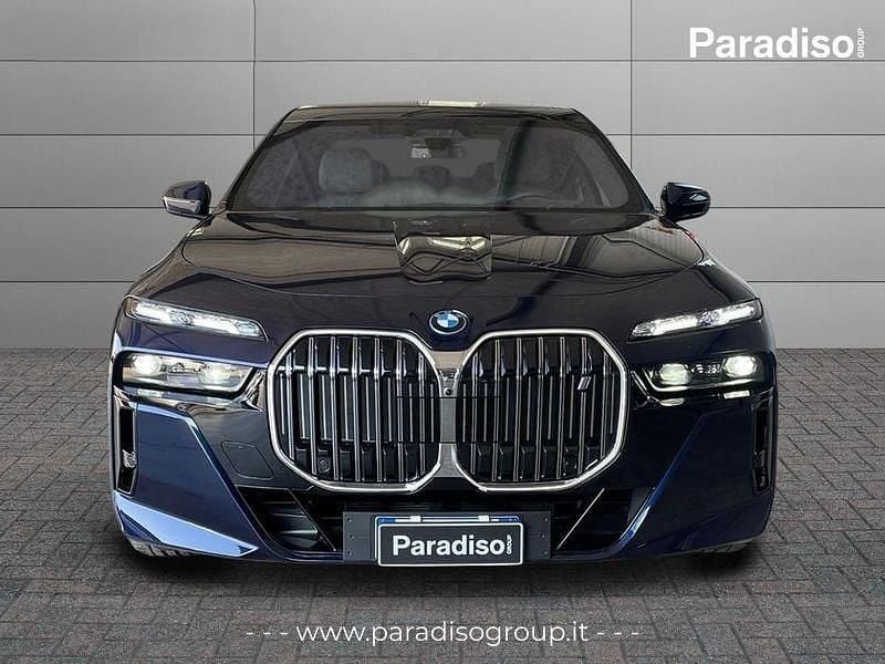 Nuova BMW i7 Comfort Edition 484 kW (659 CV) 2025 Grigio metallizzato Berlina