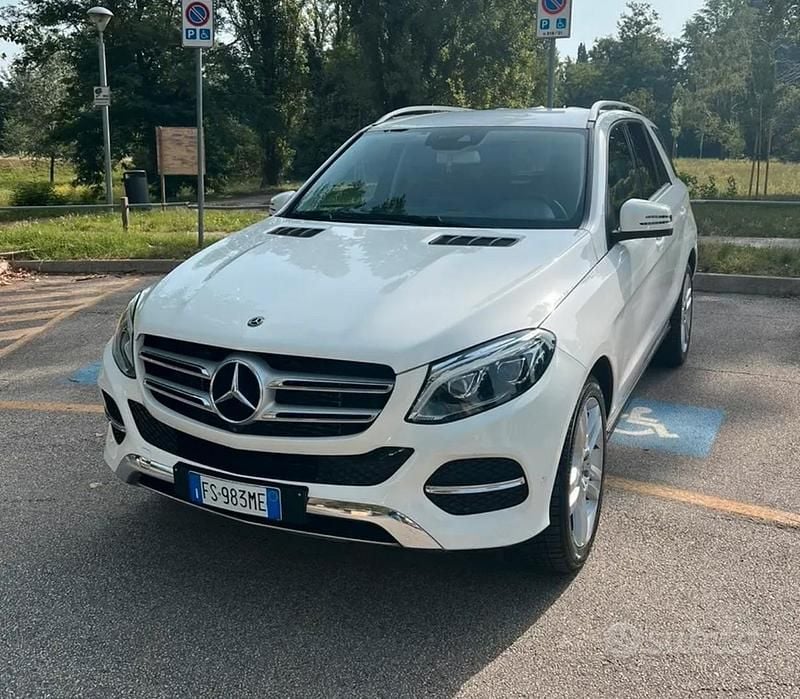 Bianco Usata 2018 Mercedes GLE250 Tre volumi | 24.500 € (Ottimo prezzo) - Immagine 1/4