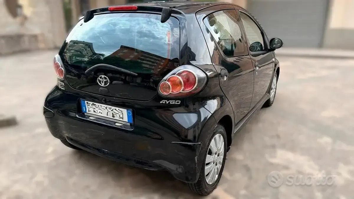Usata Toyota Aygo 68 CV (50 kW) 2010 Grigio Utilitaria
