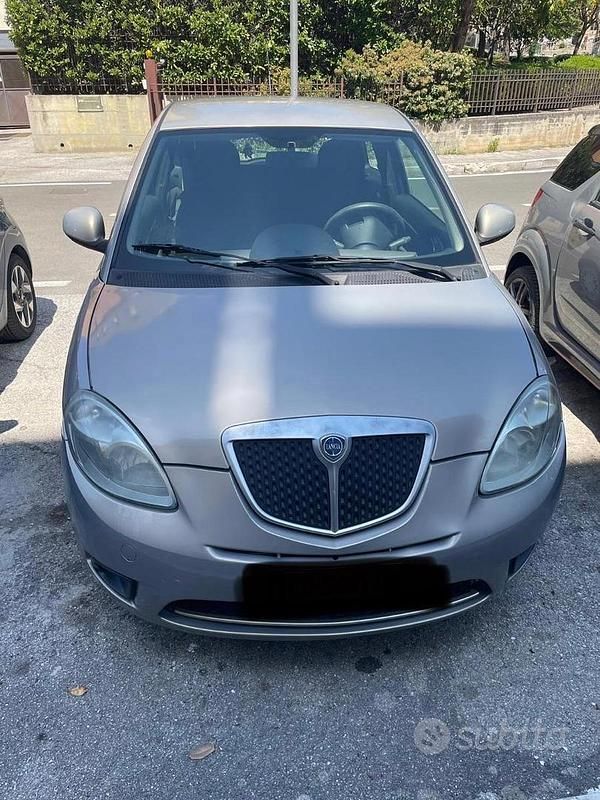 Usado Lancia Ypsilon 60 HP (44 kW) 2010 Citadino