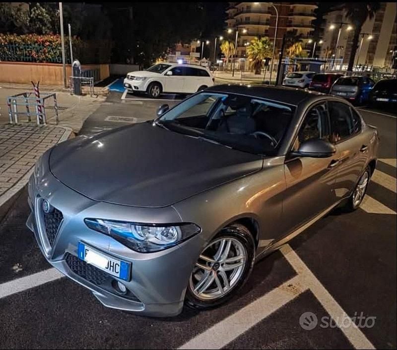 Usata Alfa Romeo Giulia 150 CV (110 kW) 2018 Grigio Berlina