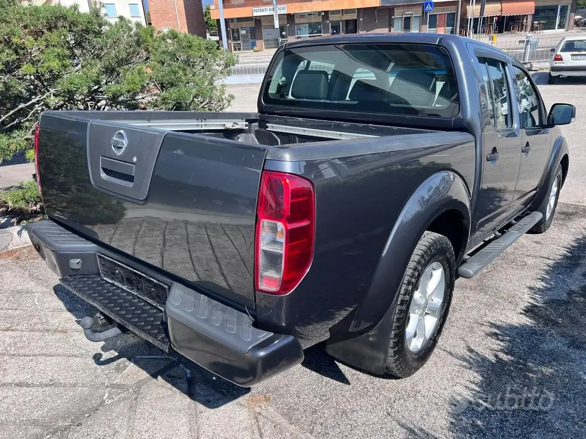 Usata Nissan Navara 190 CV (139 kW) 2015 Grigio Pick-up