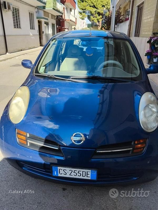 Blu/azzurro Usata 2005 Nissan Micra Visia Tre volumi | 2600 € (Cara) - Immagine 1/4