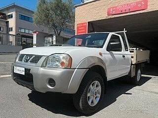 Usata Nissan Navara 190 CV (139 kW) 2010 Bianco Pick-up