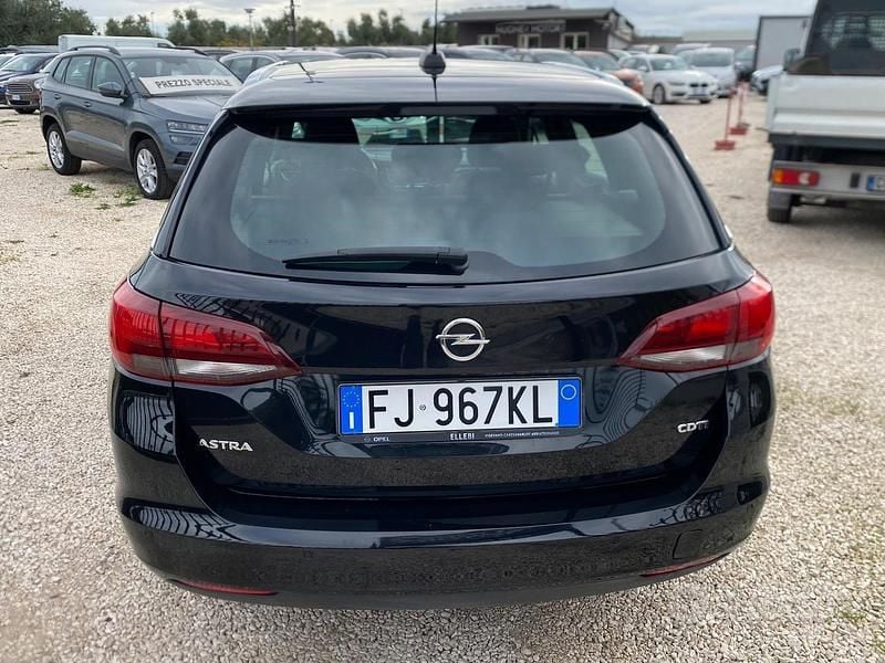 Usata Opel Astra Business 110 CV (80 kW) 2017 Nero Station wagon