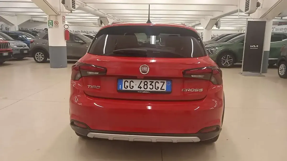 Usata Fiat Tipo Cross 101 CV (74 kW) 2022 Rosso Berlina